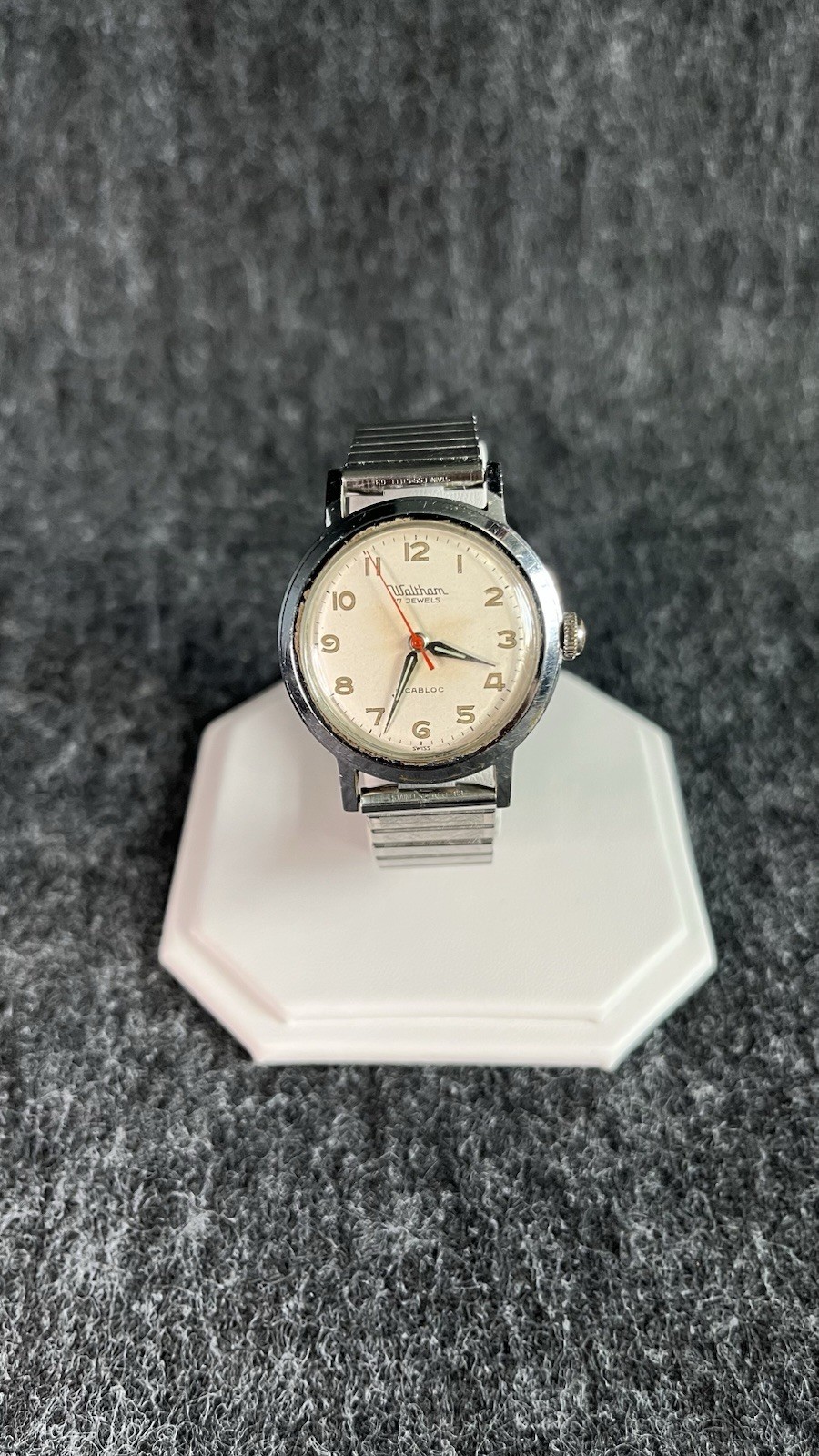 Vintage Men’s Waltham Mechanical 17jewel Swiss movement Incabloc shock-resistant