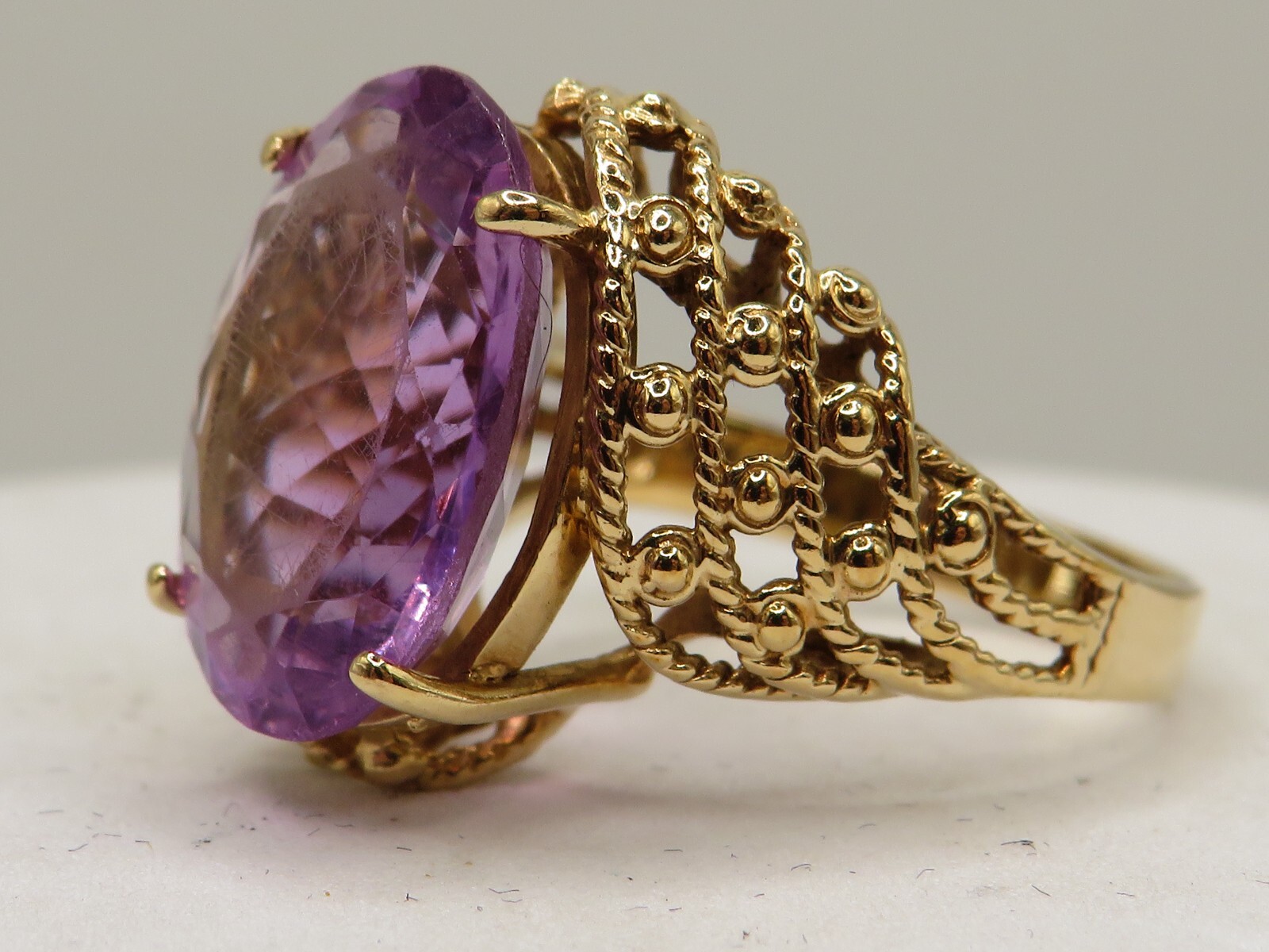 10K YELLOW GOLD RING w 7.2ct AMETHYST in a FILIGREE-STYLE SETTING – SIZE: 7*