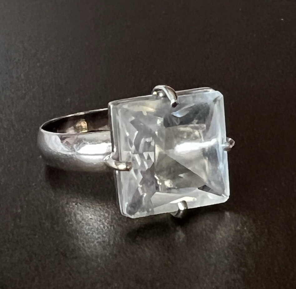 Vintage 18k White Gold Different Stone Cut Sapphire Tower Cocktail Ring Size 7