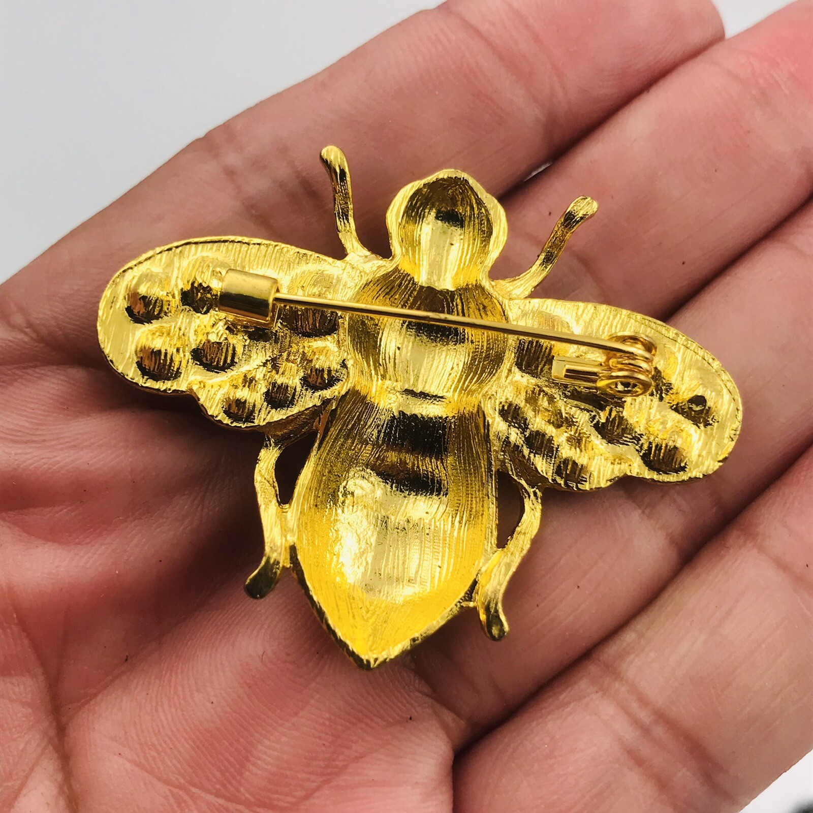 New Izzy & Liv Bumble Bee Brooch Pin Rumble With The Bee w/ Pouch 1.5″ x 2″