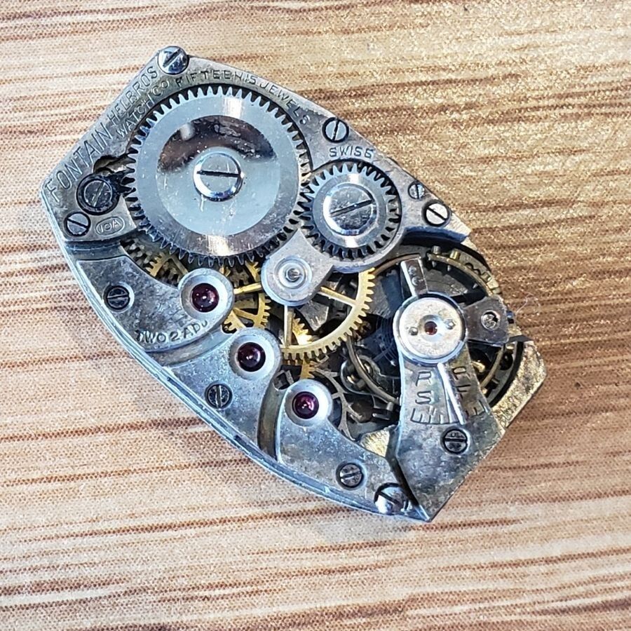 Vintage Helbros Fontain Swiss Art Deco 15 Jewel 2 ADJ Swiss Mechanical Watch WP1