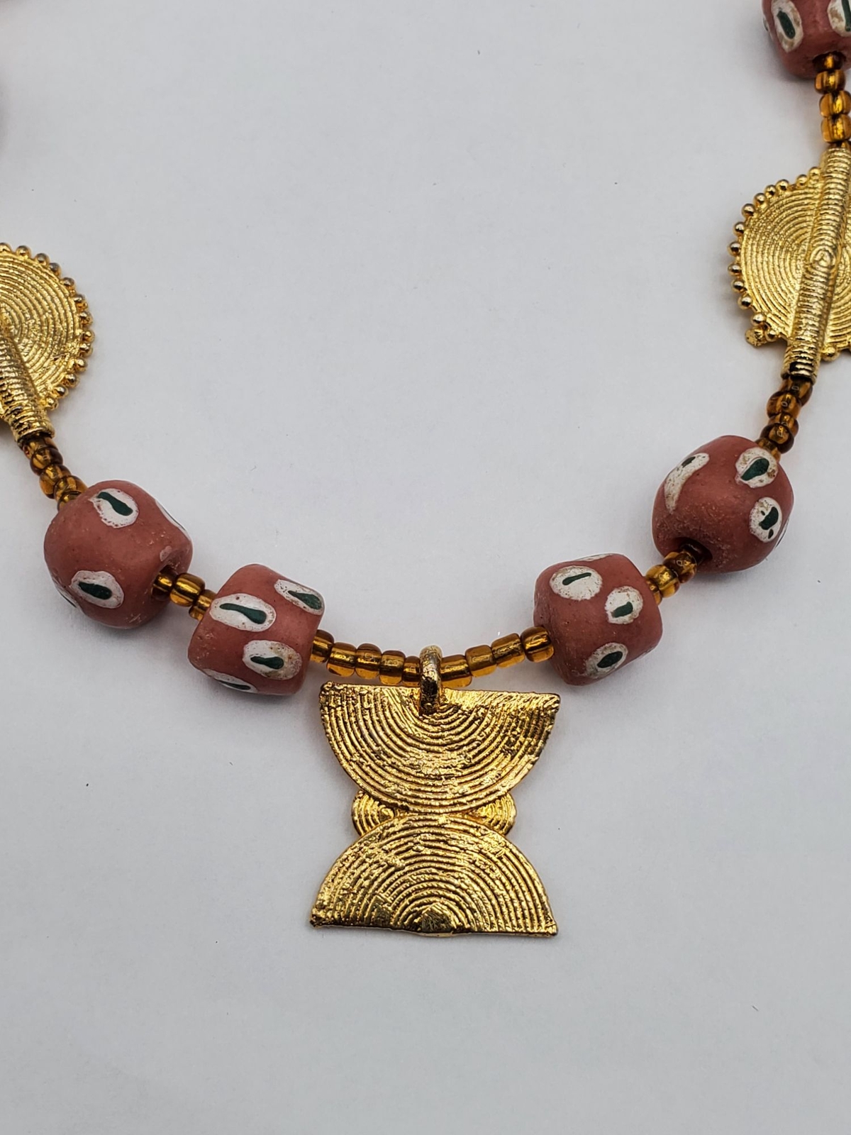 Gold tone metal Pendant Glass stone pottery clay beaded vintage necklace D72