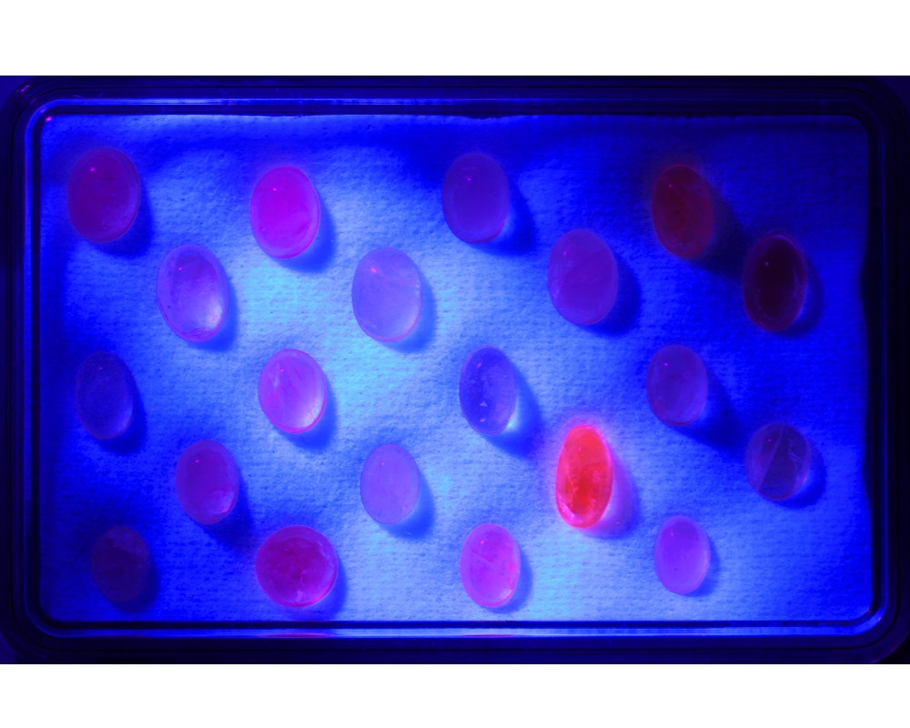 7.36 Cts_Wholesale_100 % Natural Unheated Uv Color Change Hackmanite_Mogok