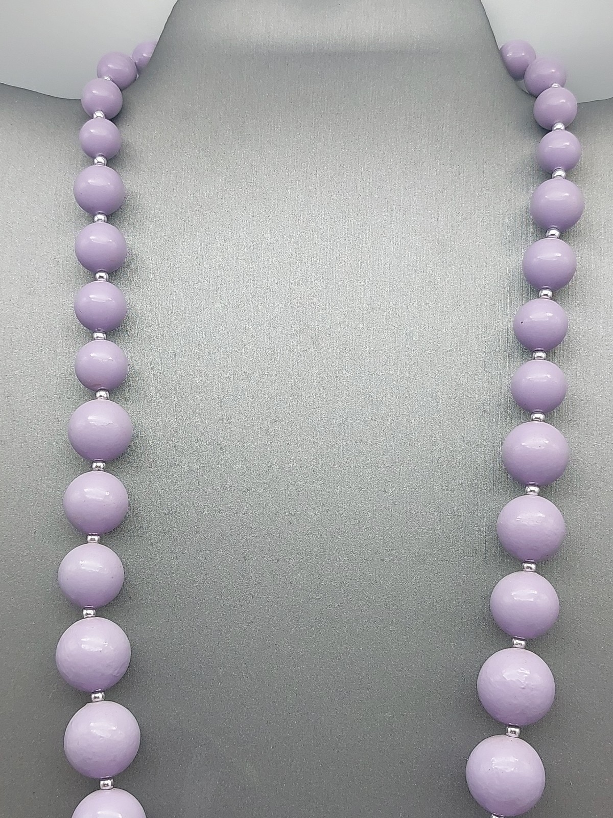 Beautiful Lavander Beaded Necklace Graduated Beads Silver Tone Spacers 24″