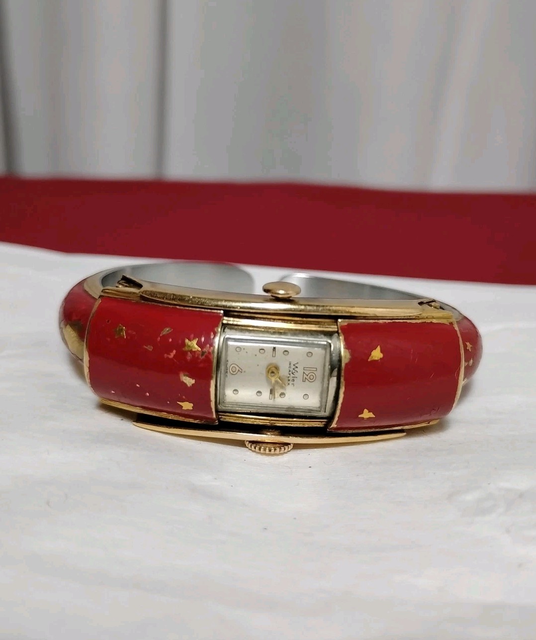 VINTAGE , RARE WYLER SWISS INCAFLEX PEEK-A-BOO BANGLE WATCH Runs