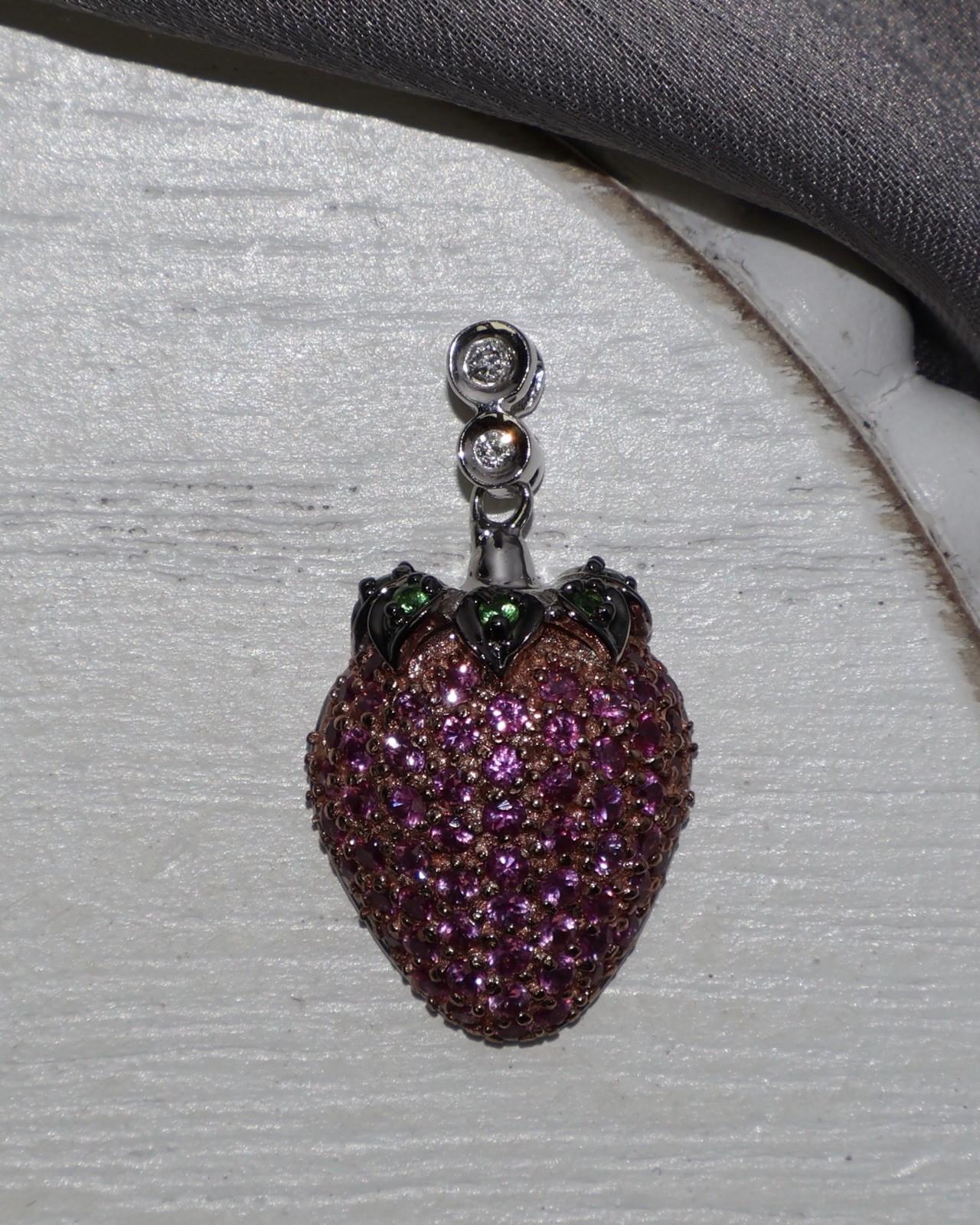 14k White Gold Strawberry Pendant 3.75G / 1in