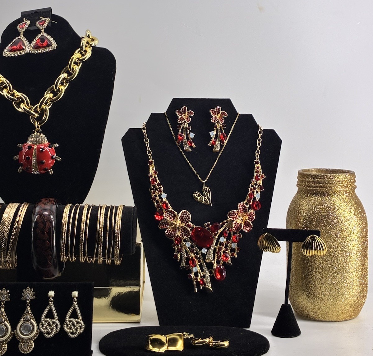 Fashion Costume Jewelry Lot Necklaces Earrings Bracelets Gold Tone Red Green