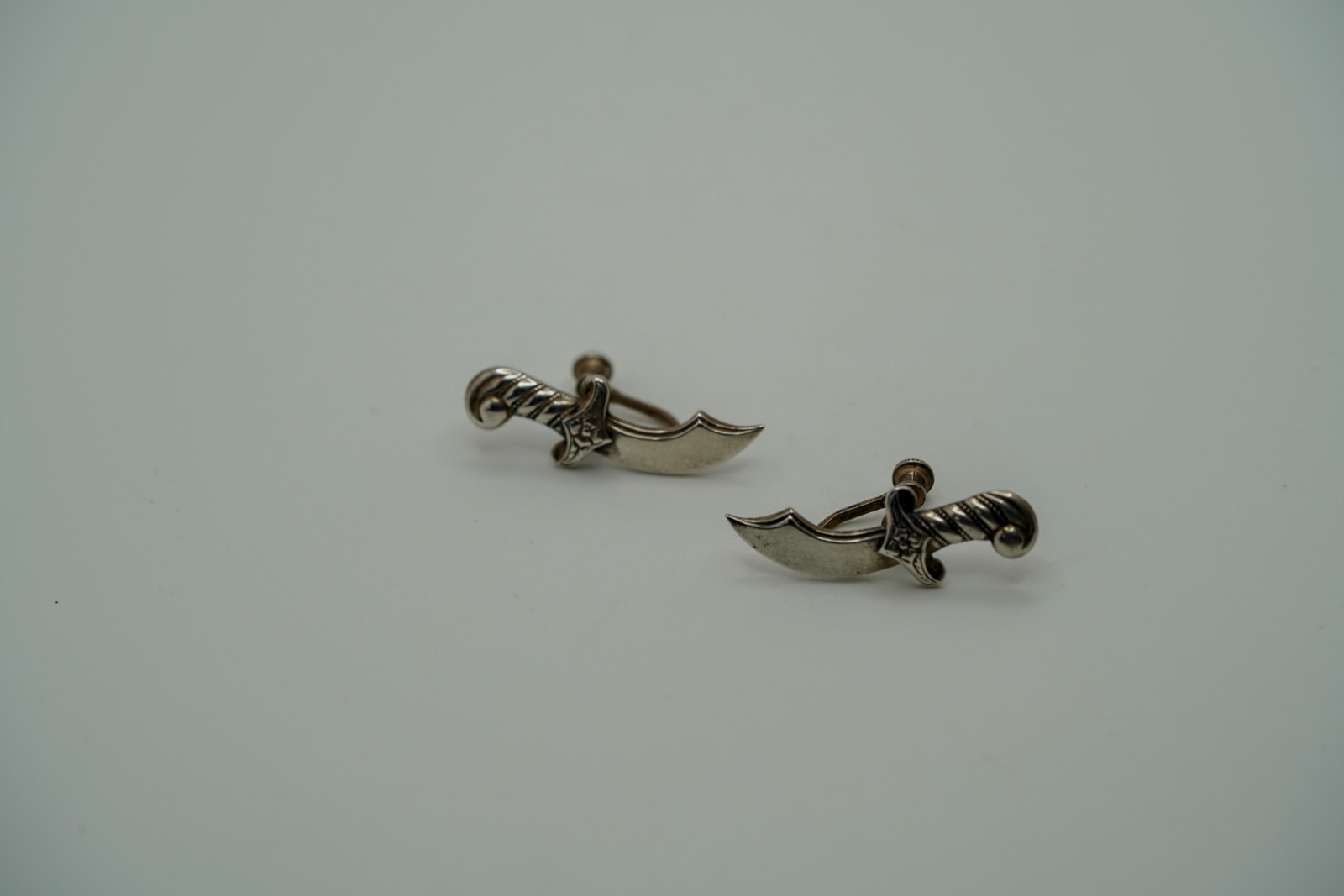 Antique Sterling Silver Dagger Sword Screw Back Earrings 3cm JB36