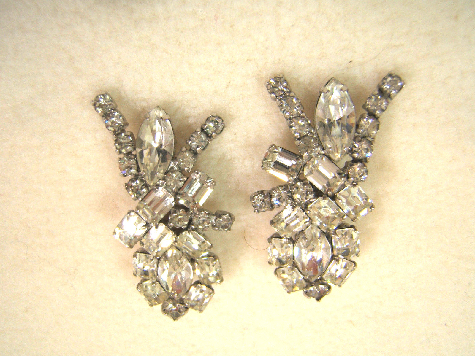 Vintage Emerald Cut Rhinestone Large Clip Earrings Very Good Condition 1 7/8″