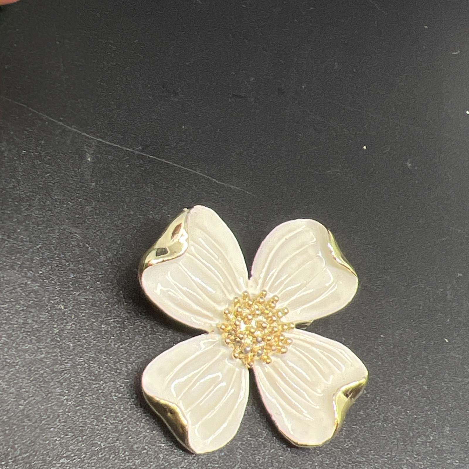 Vintage Signed GERRY’S Dogwood Flower Brooch Pin White Enamel Gold Tone