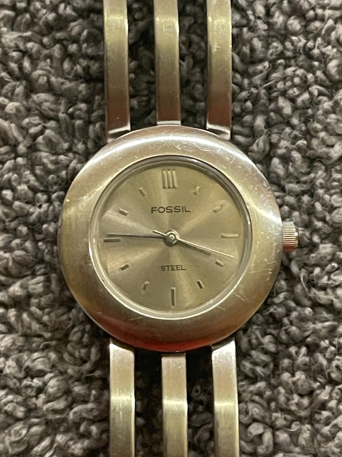 Fossil Steel FS-2603 Solid Stainless Steel Quartz Analog Ladies Watch Sz. 6 1/4″