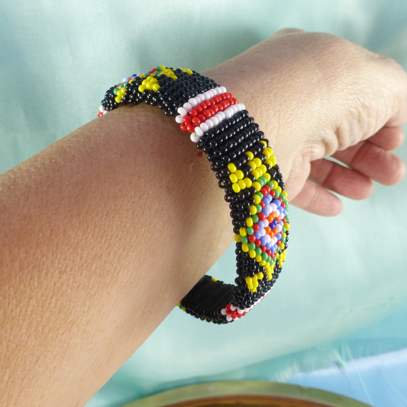 Pretty Southwestern Style Beaded Bangle Bracelet Black Yellow Red Multi Color