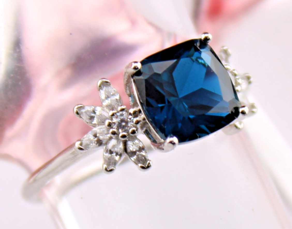 💖IBB International Bullion Bank Blue Cubic Zirconium Sterling Cocktail Ring sz7