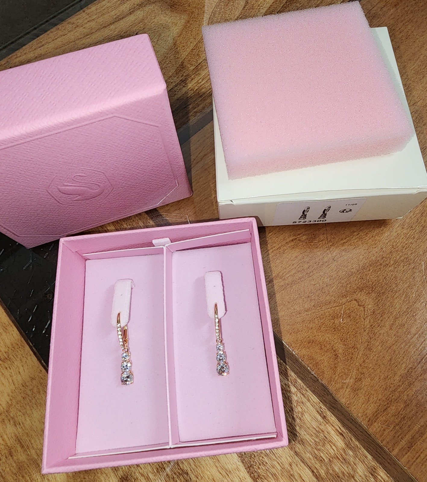 Swarovski Stilla Attract Hoop Earrings Round Cut White, Gold-Tone Plated 5723300