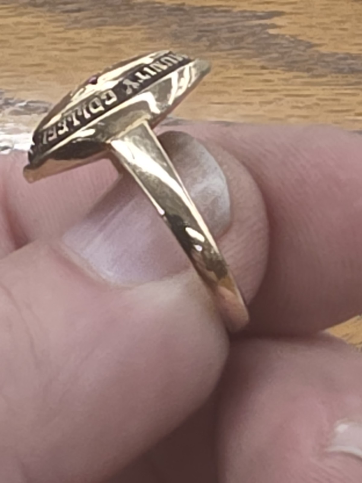 Vtg 10K Washtenaw Community College Class Ring Gold Purple Stone 5.3 Grams