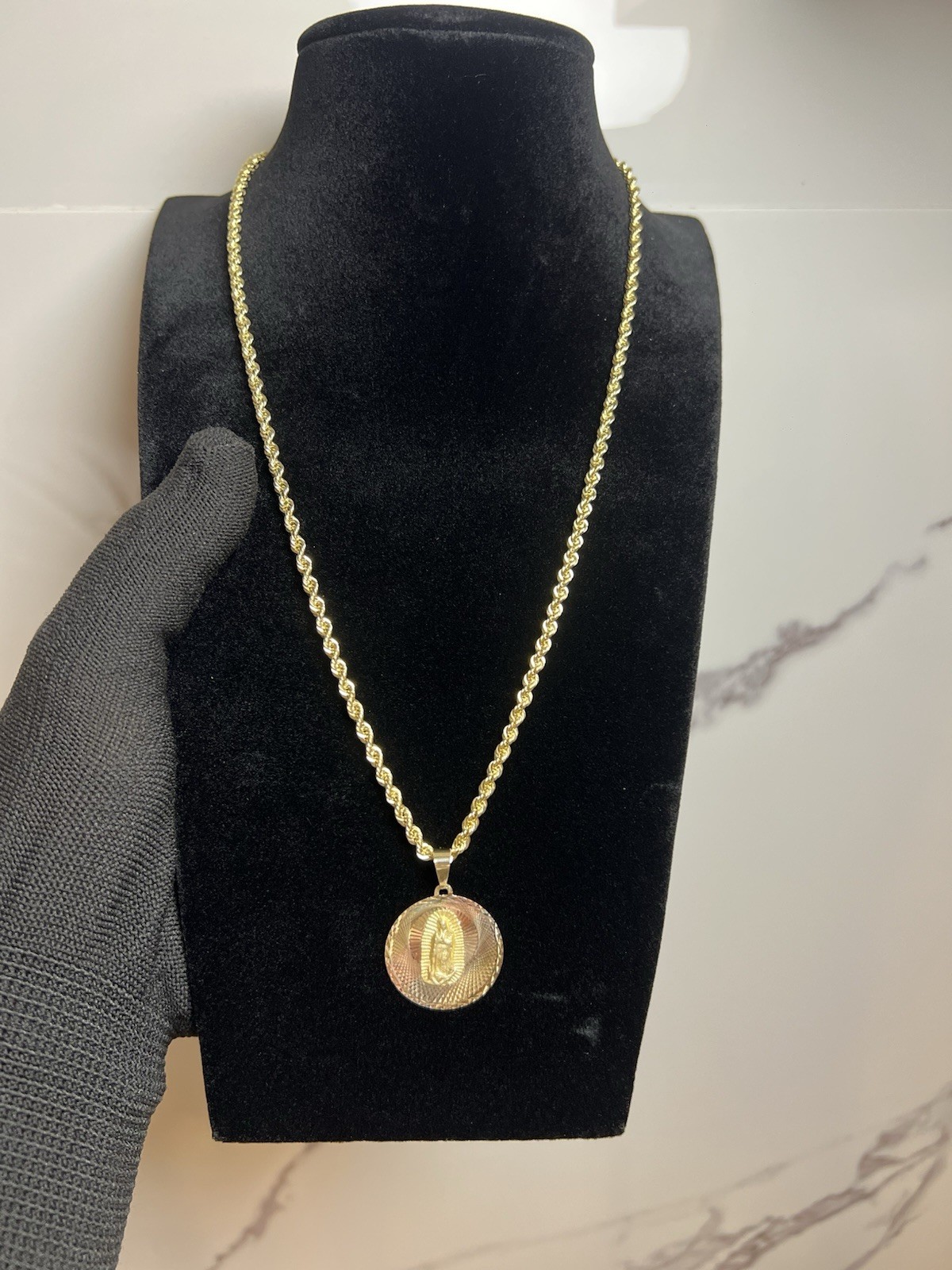 10K Yellow Gold Torsal Chain 20” 2.1mm Our Lady of Guadalupe Pendant 6.8g