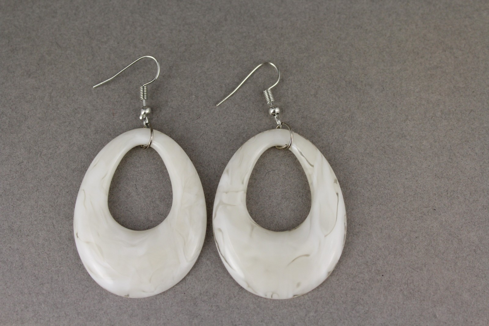 White teardrop earrings lightweight dangle marbled oval outline 2.5″ long