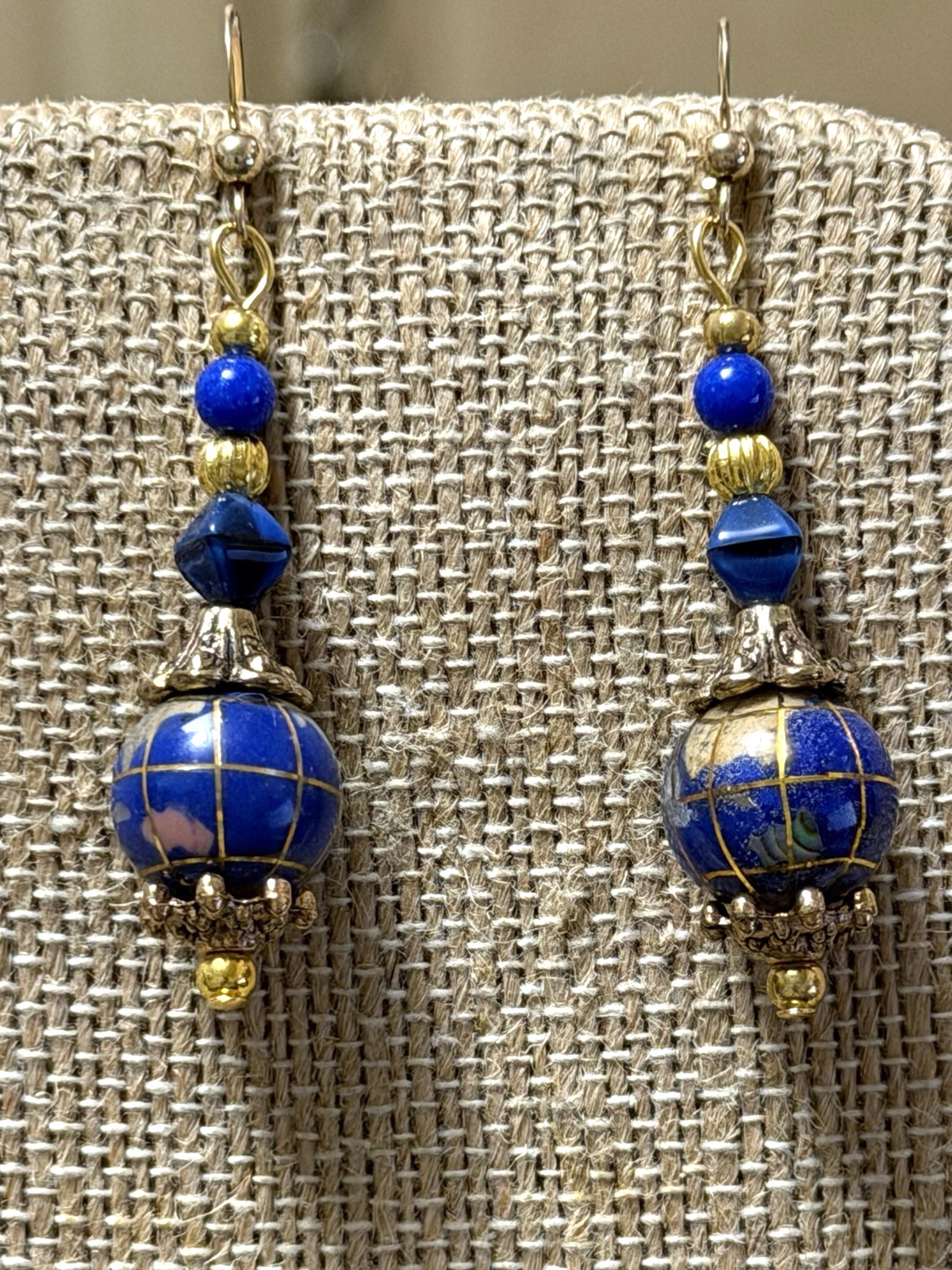 NEW ITEM*VTG. 12MM BLUE LAPIS GEMSTONE INTARSIA GLOBE EARRINGS-14K EAR WIRES-NEW