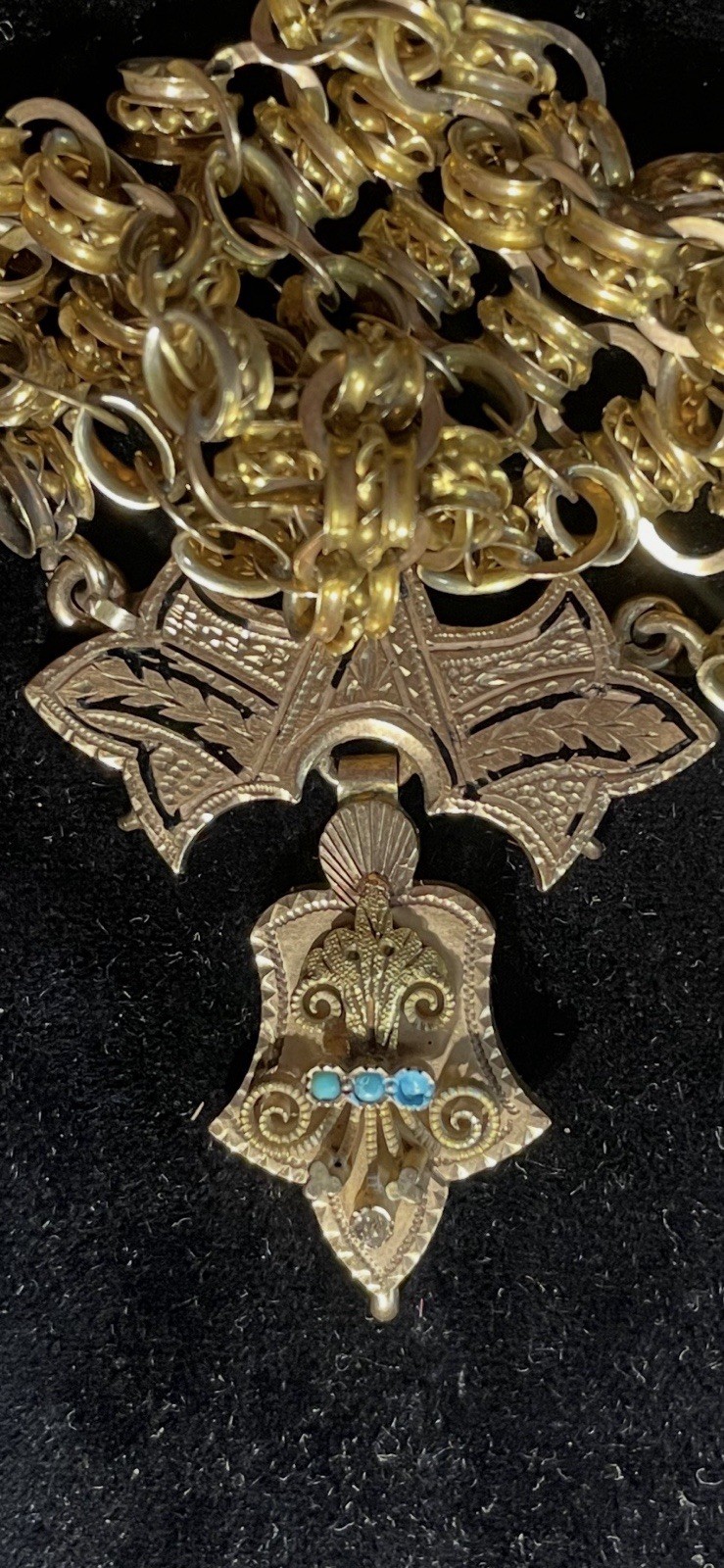 Beautiful Book Chain 10K Gold With Pendants