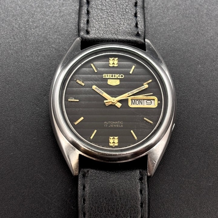 Vintage Seiko 5 Automatic Black Dial Original Japan Made Men’s Watch 7009-3041.