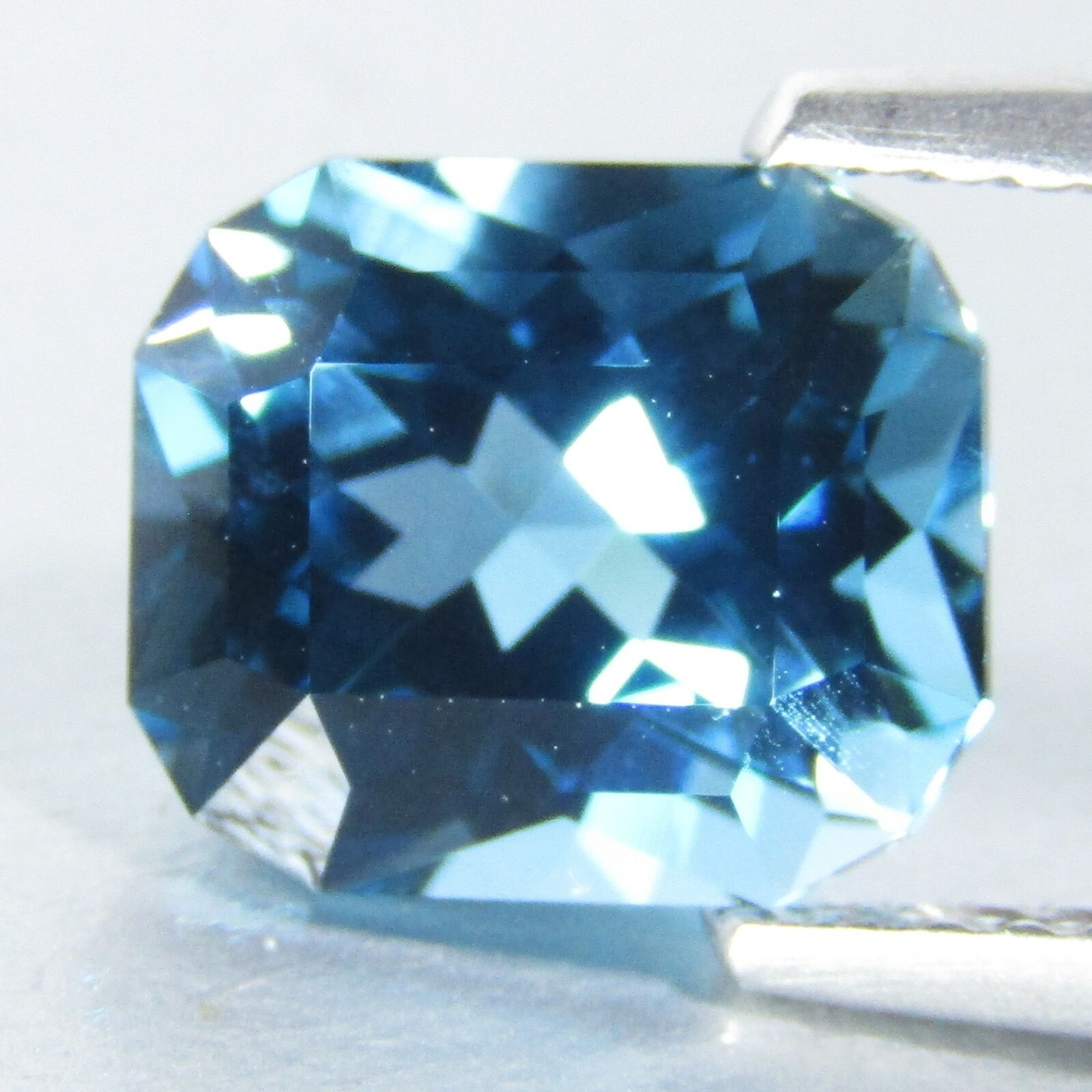 3.38Cts Sparkling Natural Swiss Blue Topaz Radiant Fancy Cut Brazil Gemstone-VDO