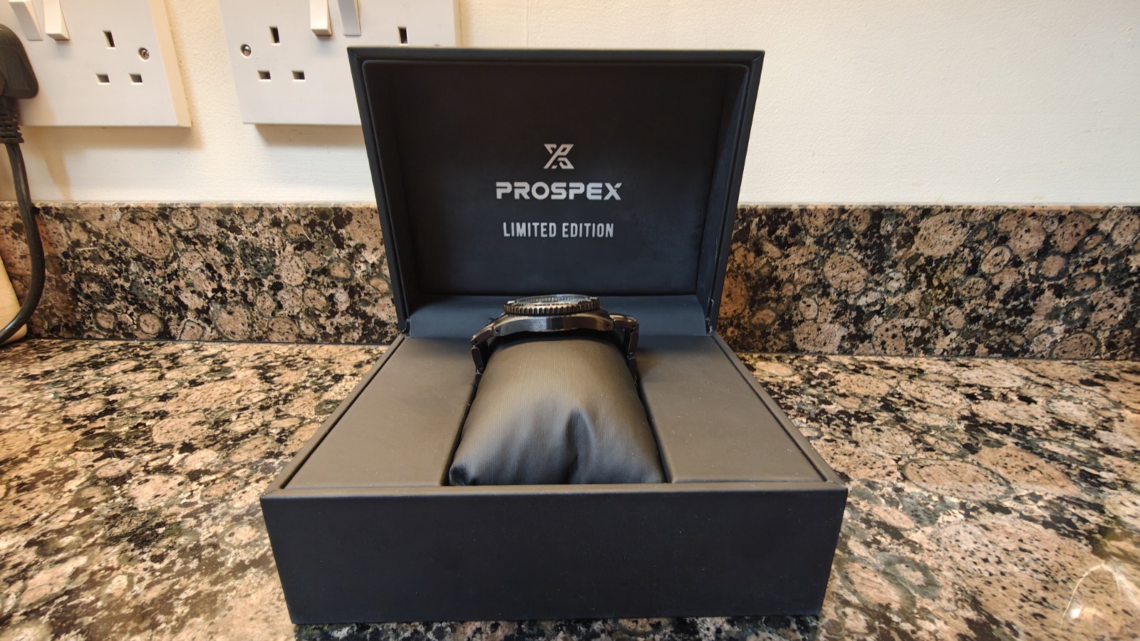 Seiko Night Vision Prospex Solar LTDed Edition Diver 200m.Box,Papers +New Strap