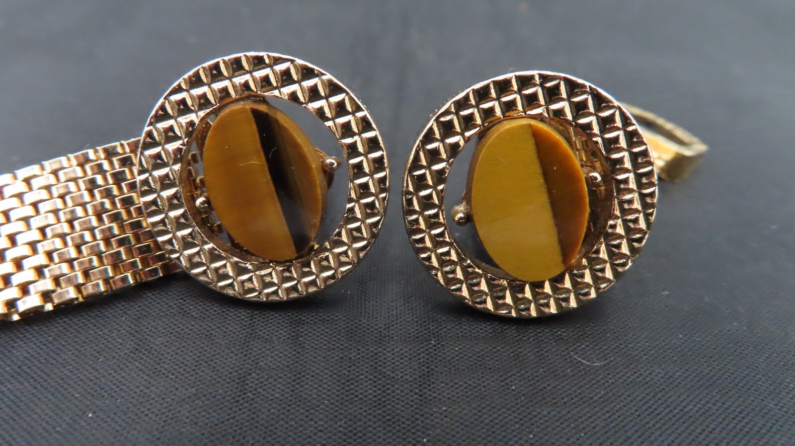 Vintage SWANK Cuff Links Genuine Tiger’s Eye Wraparound Mesh Chain Watchband