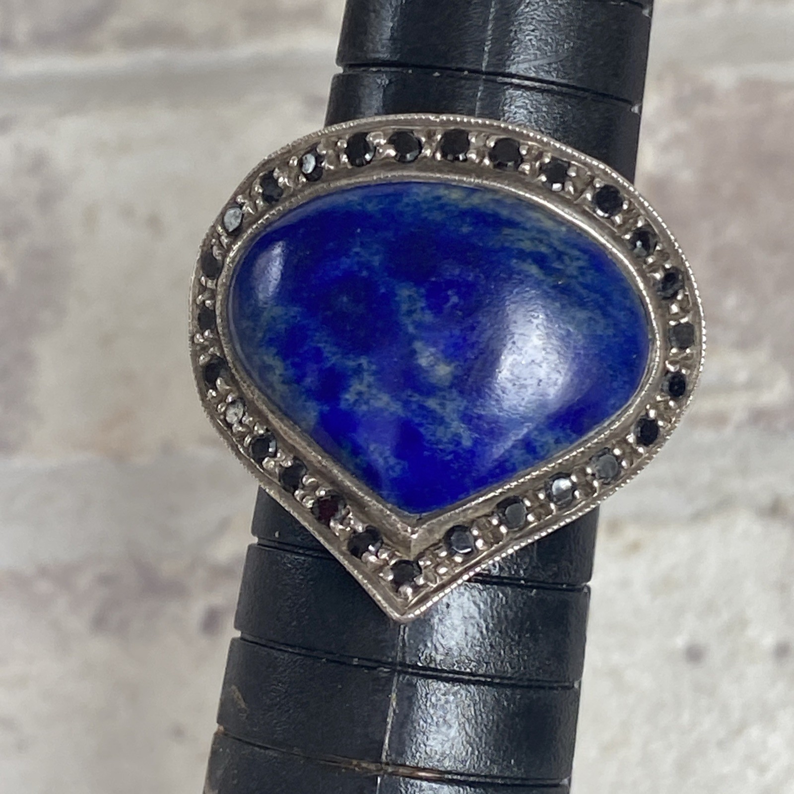Sterling Silver Ring featuring a Lapis Lazuli Gemstone. Size P1/2