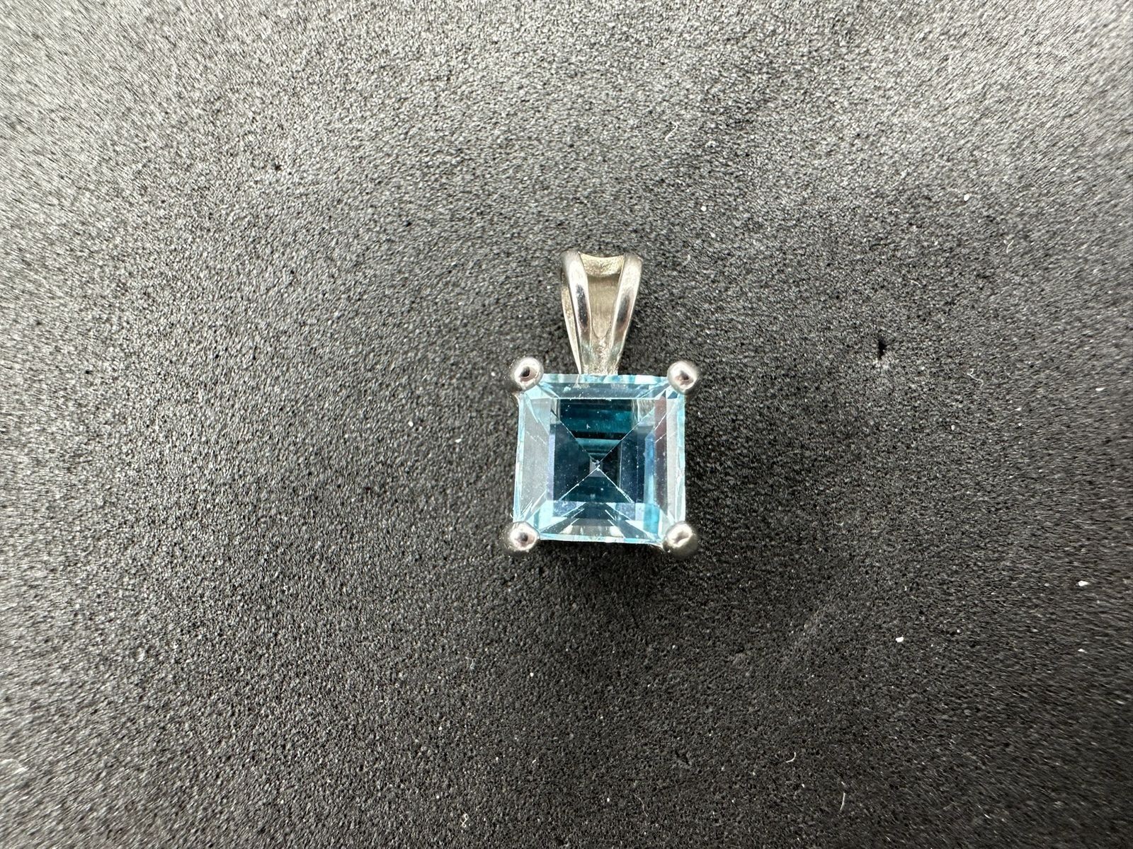 0.98g Vintage Sterling Silver 925 Pendant Square Light Blue Faceted M