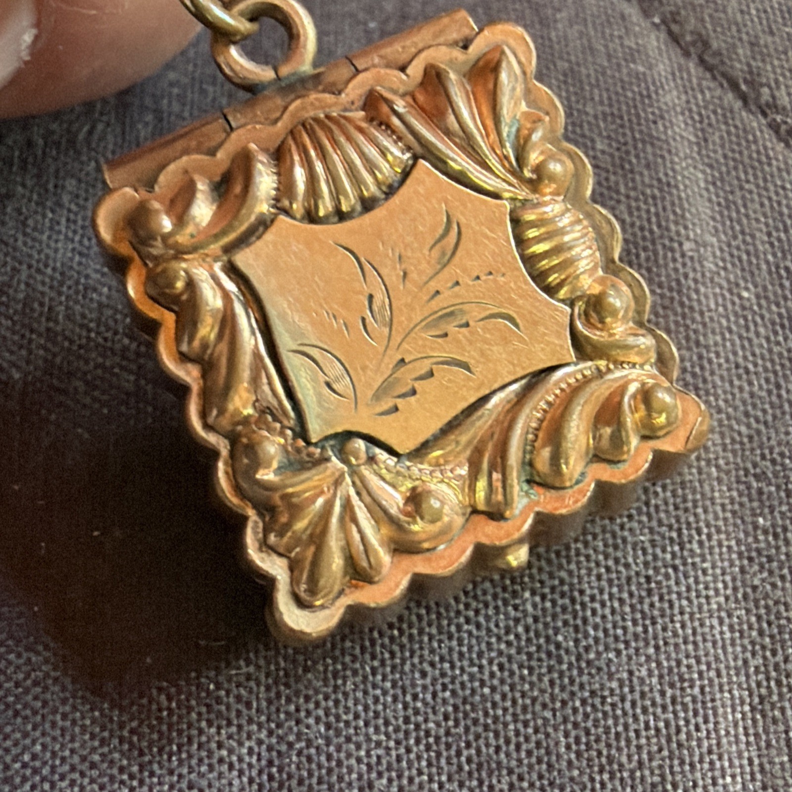 Victorian 6.7g Rose Gold Fill Locket Etch Flower Motif Pendant Charm Engravable