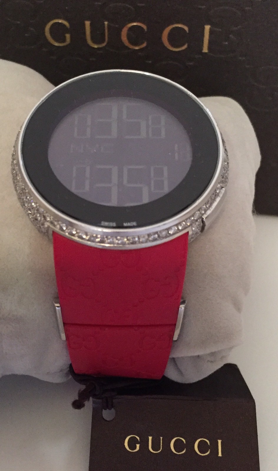 New Men’s Gucci YA114212 Red 3.30ct.aprx.real Diamond Multiple Time Zone watch