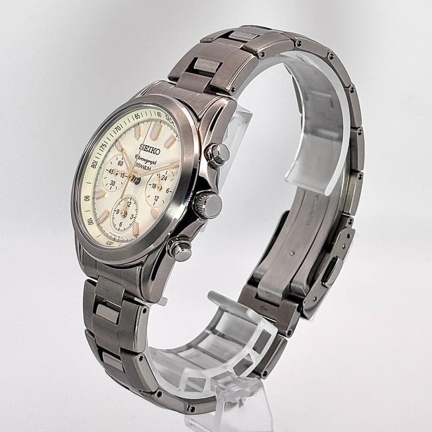 functioning Seiko chronograph 7T11 0AH0 titanium wristwatch
