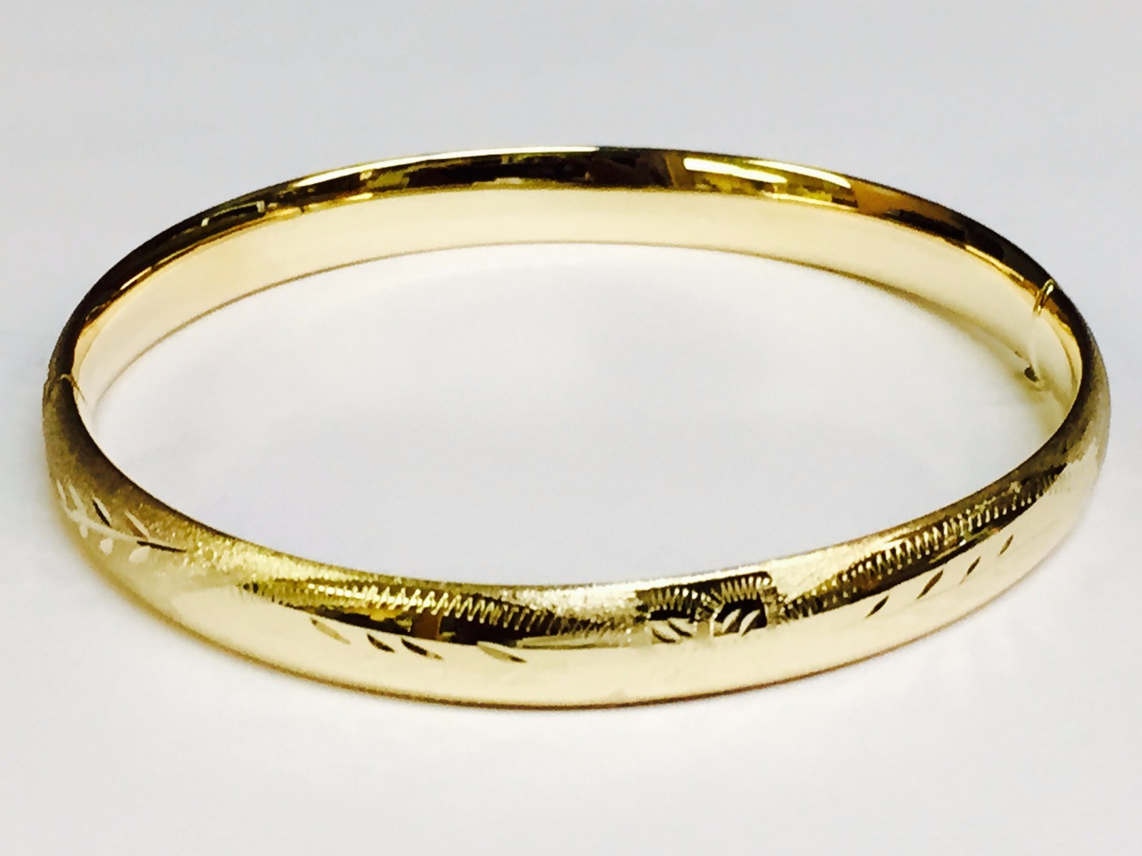 14k Yellow Gold 7″ Florentine Etched Hinged Bangle/Bracelet 8 mm 5/16″ 9.3 Grams