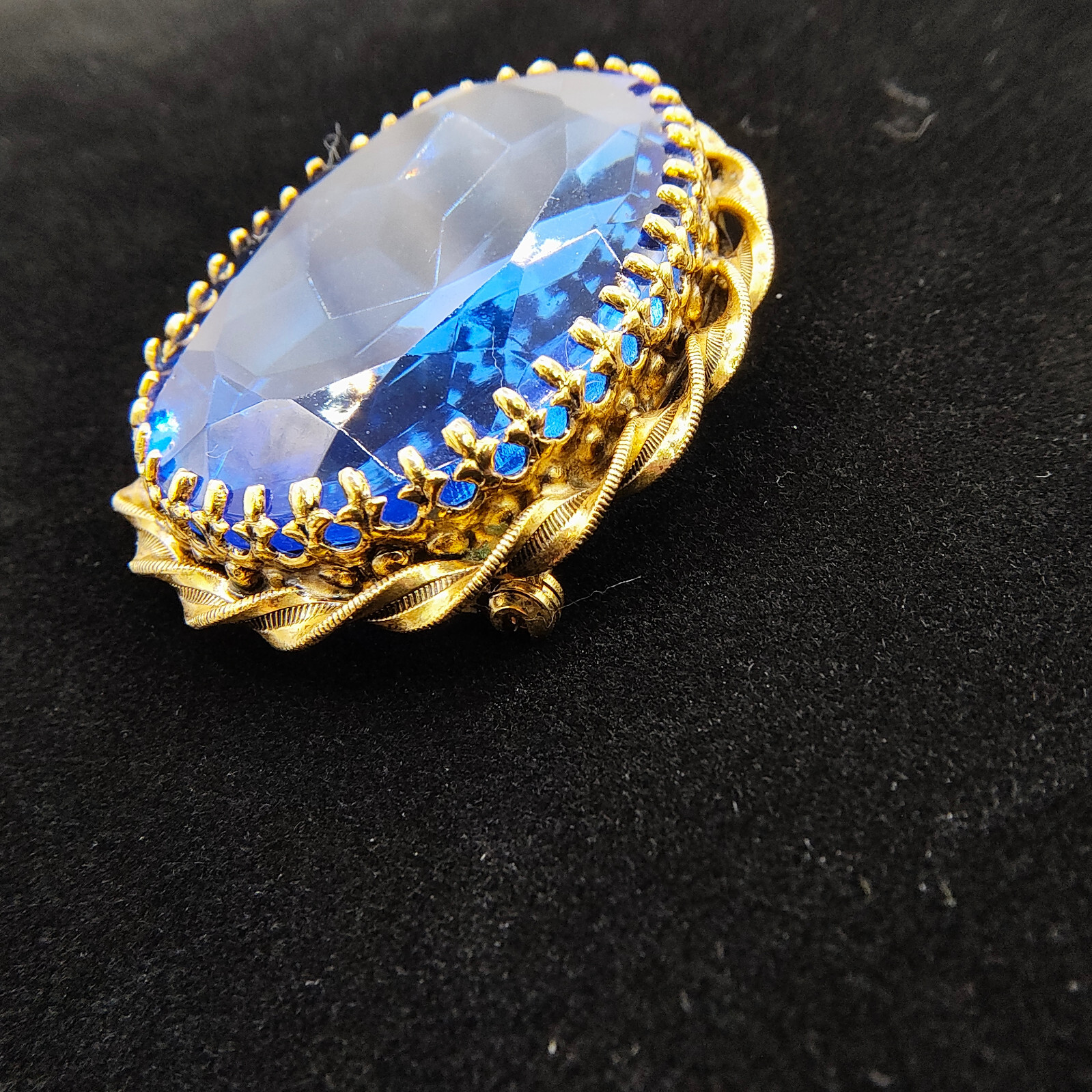 Vintage Art Deco Style Austrian Brooch Blue Paste Gold Tone Filigree Spiral Rope