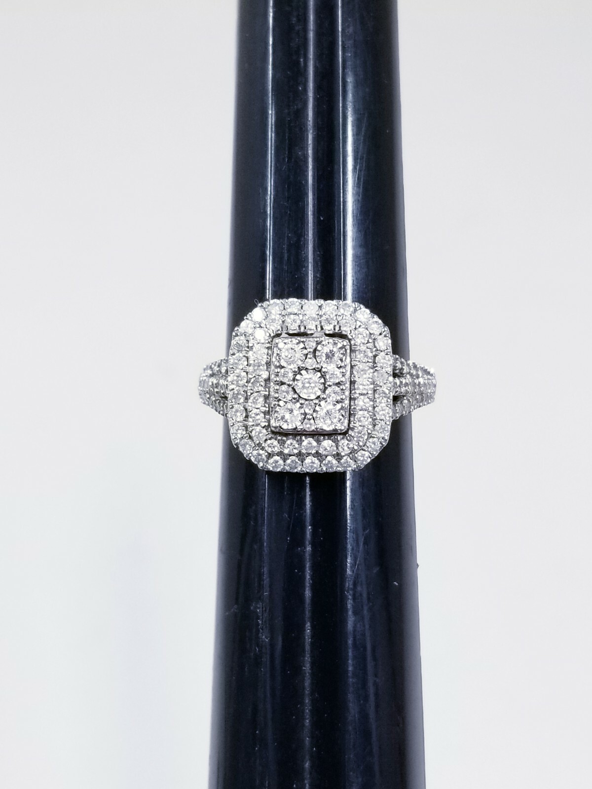 10kt White Multi Diamond Ring Stamped CJ Sz 7.5 – 4.6 Grams TW