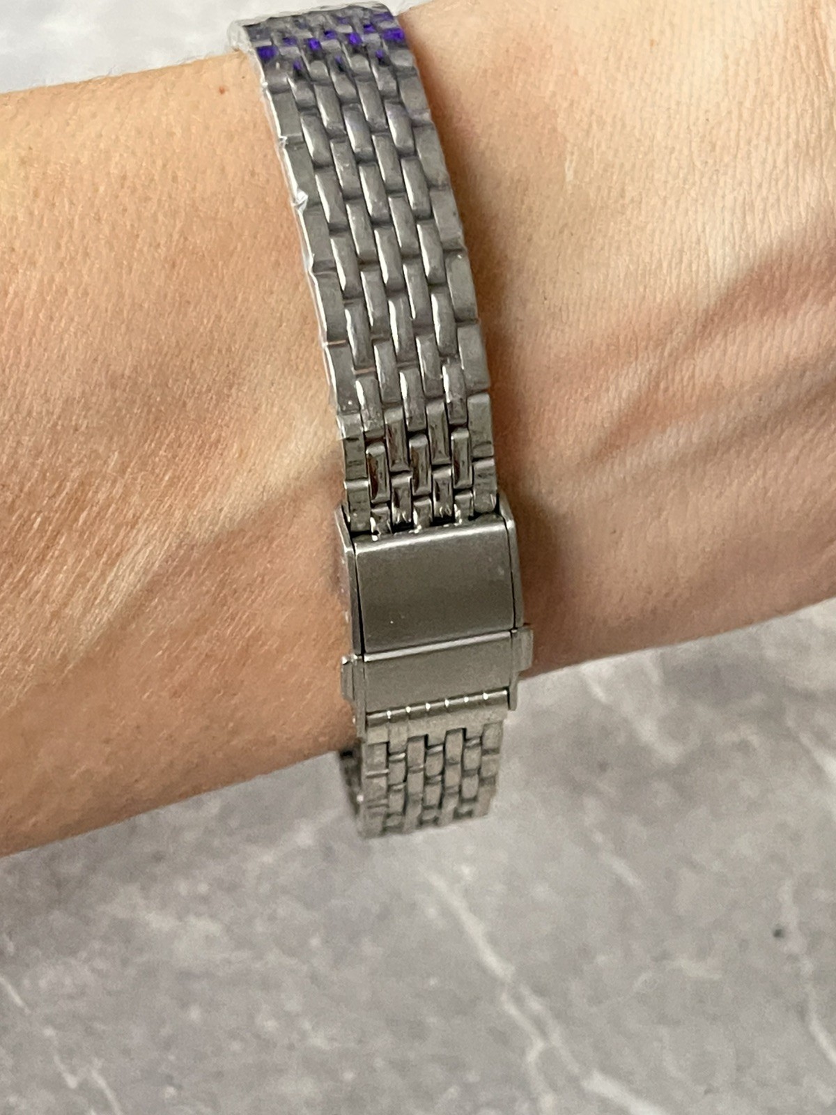 Longbo watch 80302L Silver Tone Bracelet Black Face Unisex AS19 Casual