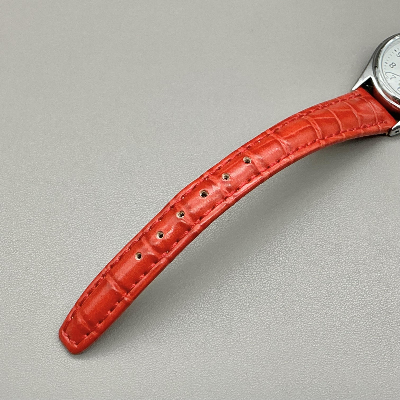 Disney Parks Womens Watch White Dial Minnie Mouse Red Strap Quartz Analog