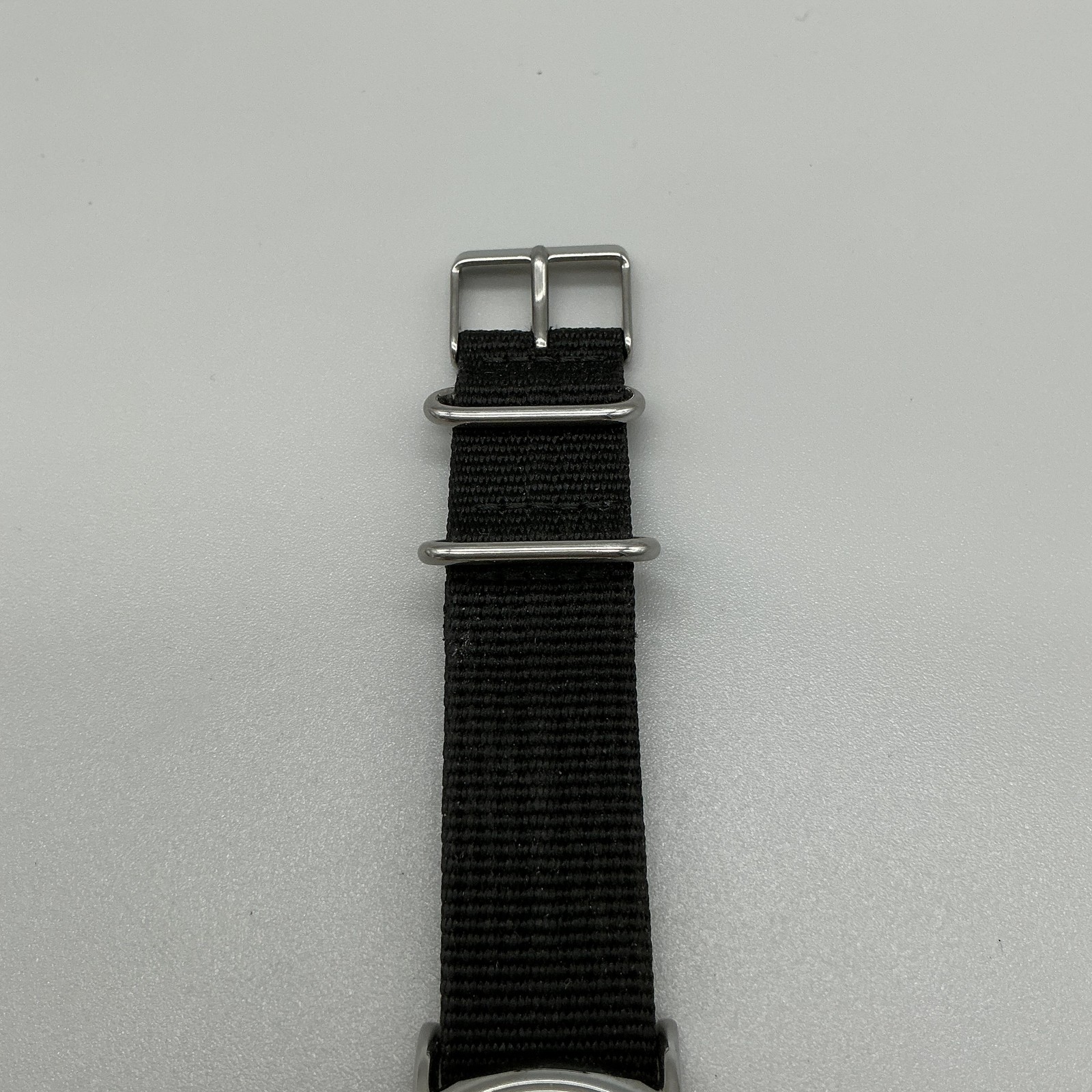 Timex Weekender Indiglo WR 30M Mens Watch 38mm Cream Dial Black Nylon Strap