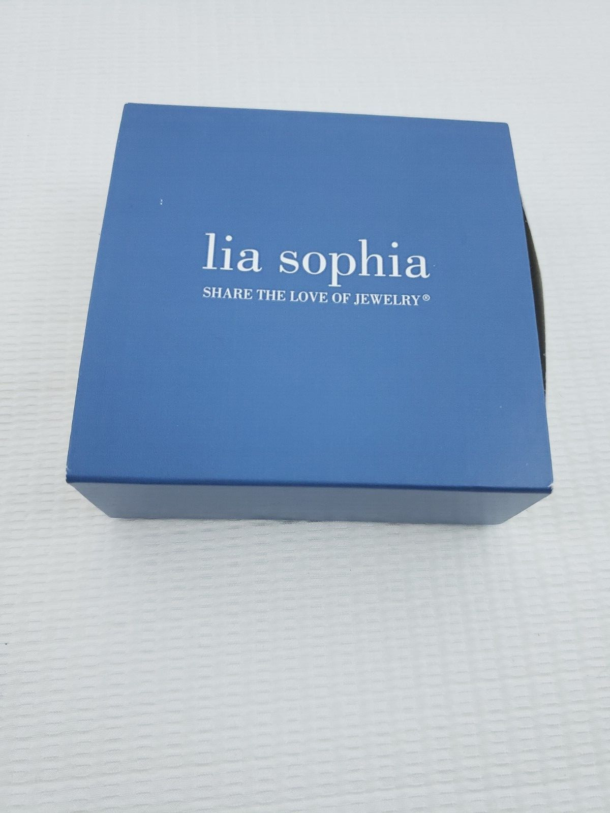 Lia Sophia Flexible Oval Linked Round Fold Over Closure Silver Bracelet 9″ Long