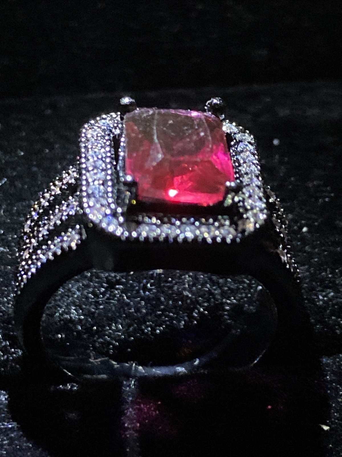 BLACK GOLD FILLED RING. RUBY RED STONE & Crystal DIAMANTE.WIDE BAND. SIZE L 1/2