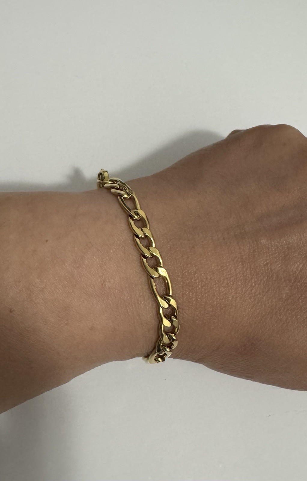 Gold Tone Figaro Chain Link Bracelet w/ Lobster Clasp No Stone Chain Style 6.3”