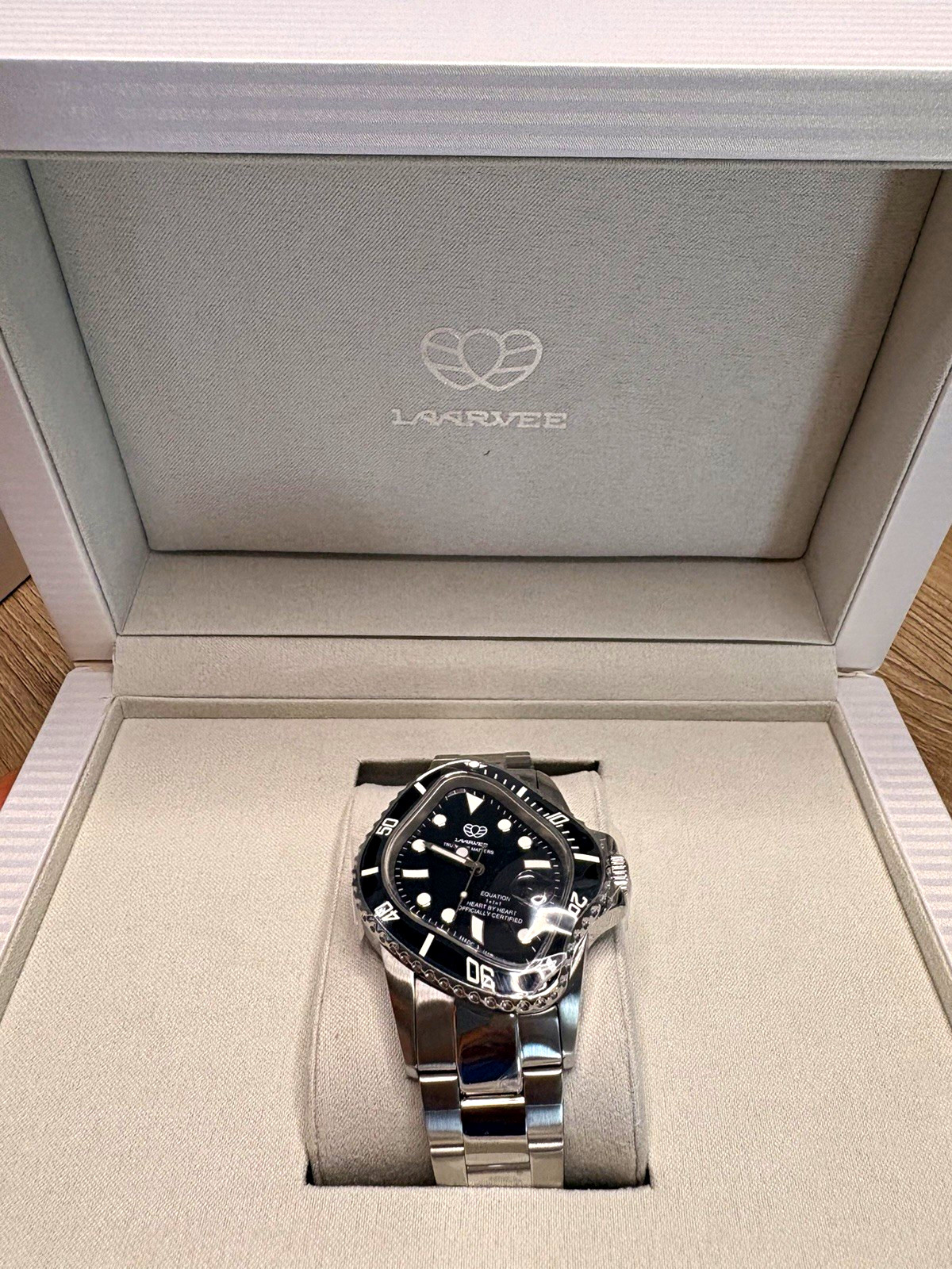 Laarvee PEA001 Automatic 40mm Cushion Black Dial Date SS Bracelet 50m Box