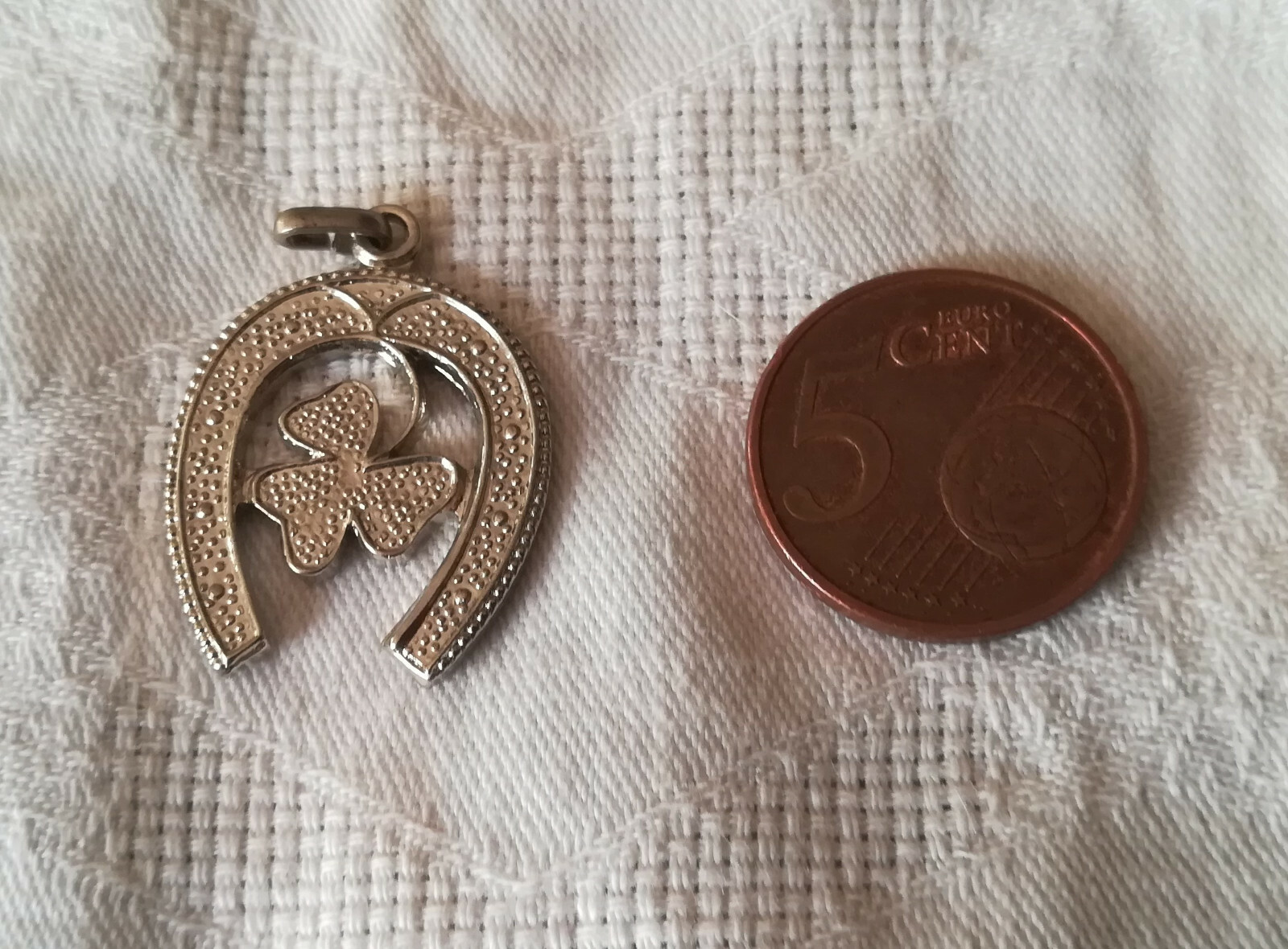 SILVER METAL PENDANT “HORSESHOE WITH CLOVER” 80s/90s