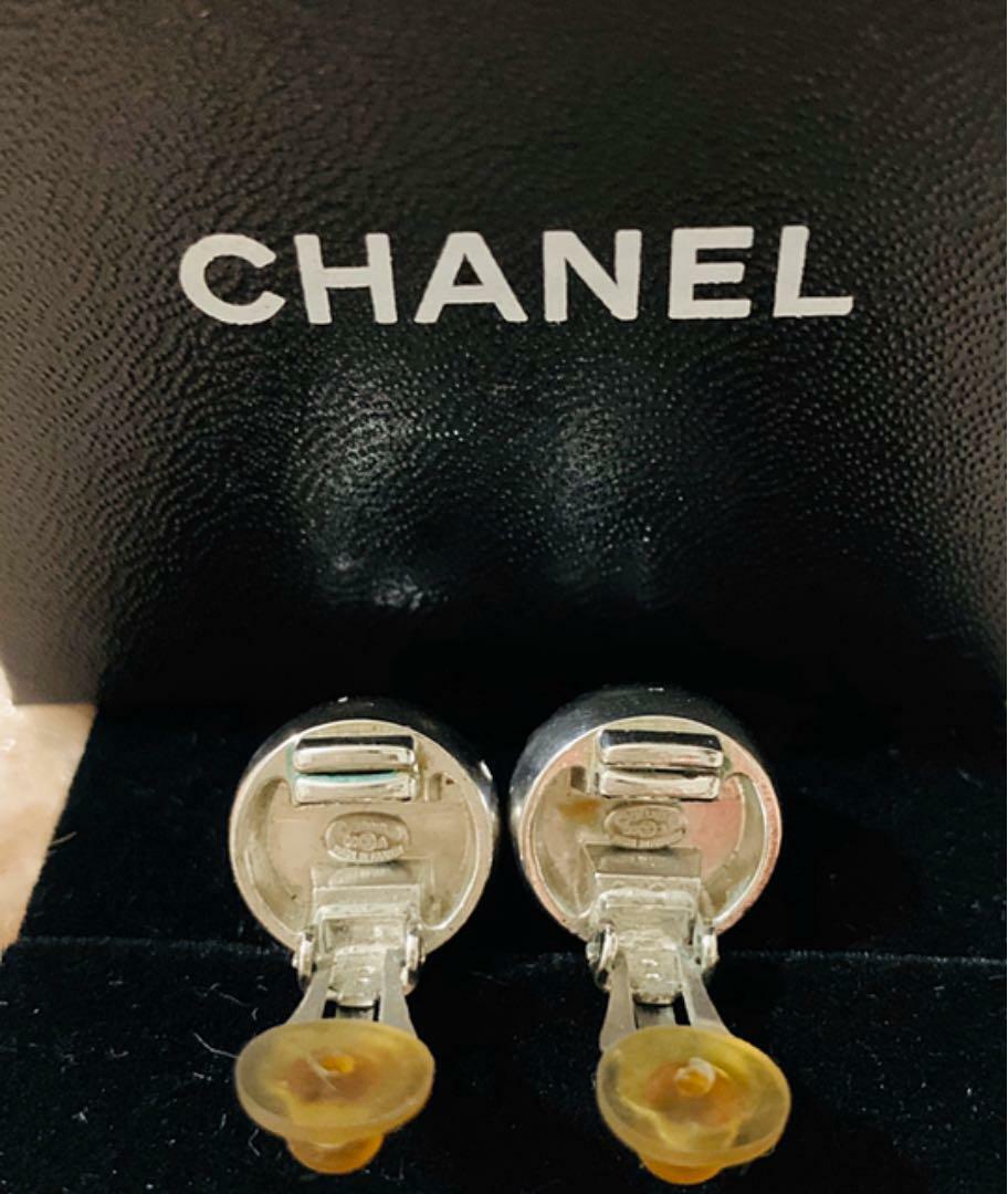 Rare!! CHANEL earrings coco mark Matrasse pattern Moderate presence With Box