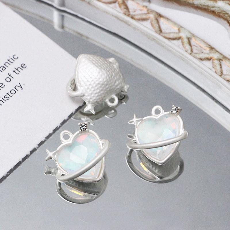 4PCS Silver Tone Alloy Rhinestone Heart Universe Charm 16X17mm GJS228-10721