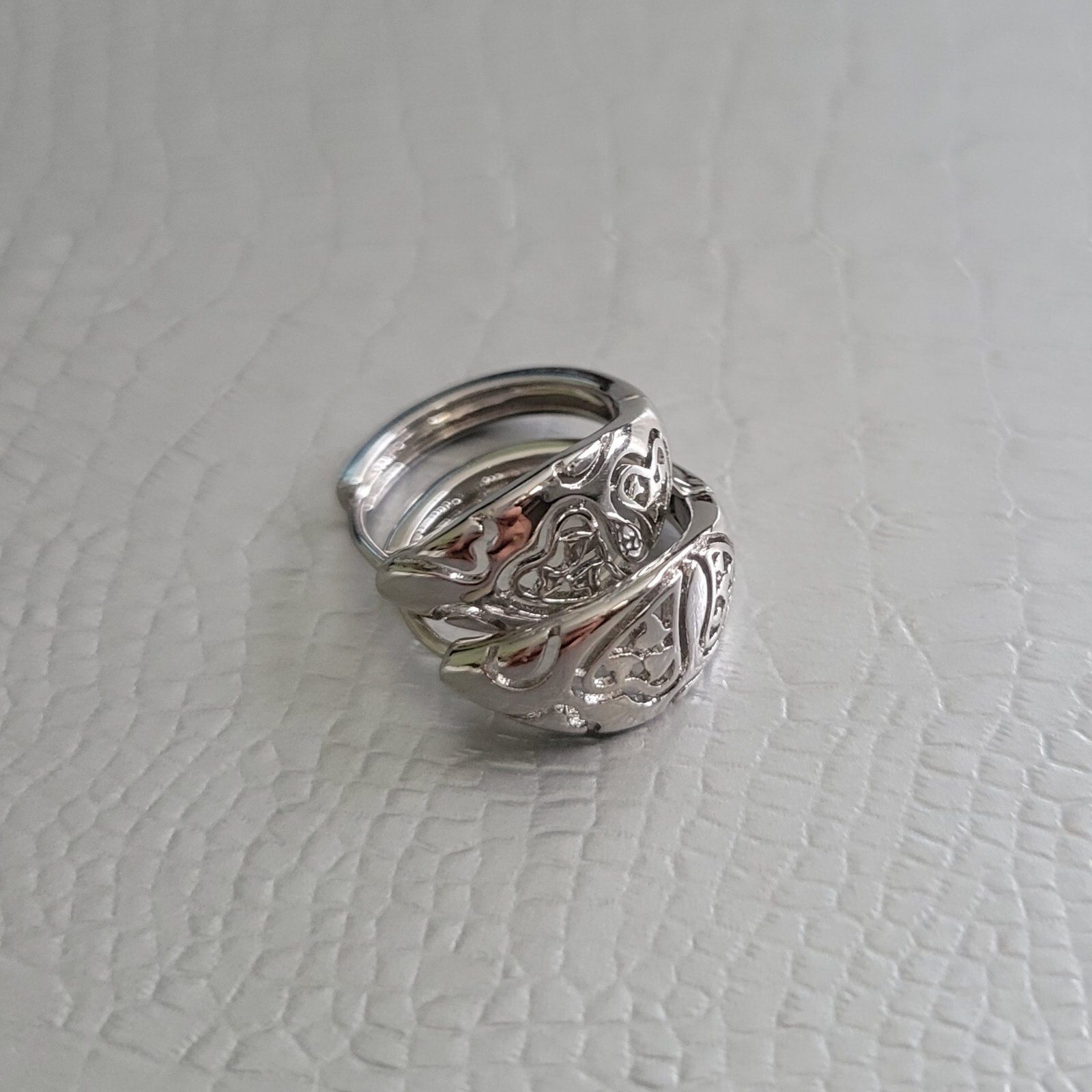 18k White Gold Filled Carved Hoop Huggie Earrings 15mm