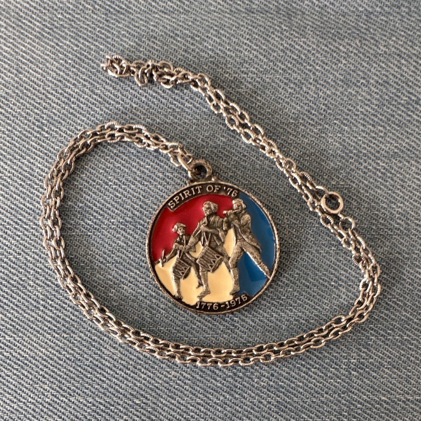 Spirit of ’76 Round Medal Pendant Necklace Oval Link Chain Bicentennial