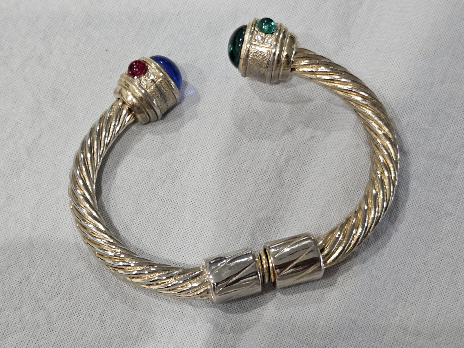 Beautiful Vtg gripoix Cabachon Blue Red Green gold tone cable cuff bracelet
