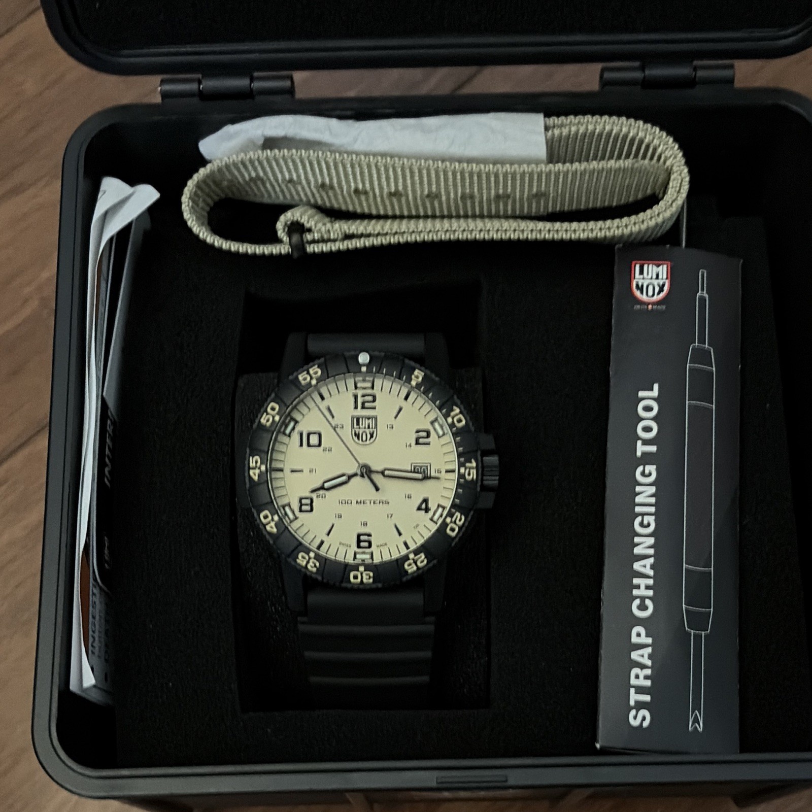 Luminox Men’s Swiss Made Quartz Diver 200m 44mm Carbon Case Box Extra Strap