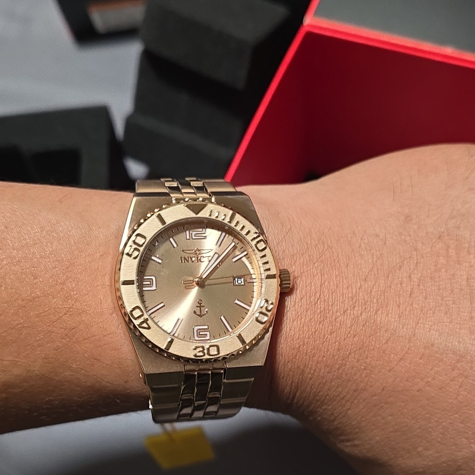 Invicta Pro Diver Quartz Analog Gold SS Bracelet Date 100m 38mm w/ Box